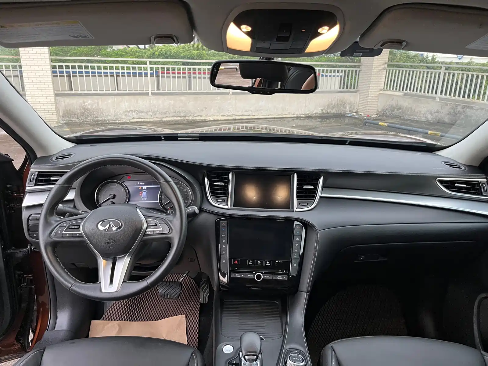 Photo 32 - Infiniti QX50