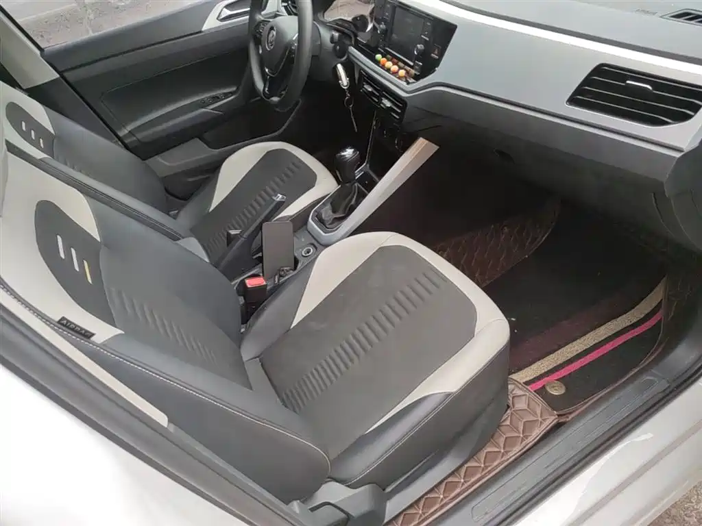 Volkswagen Polo 2019 Plus 1.5L Automatic Colorful Tech Edition фото 25