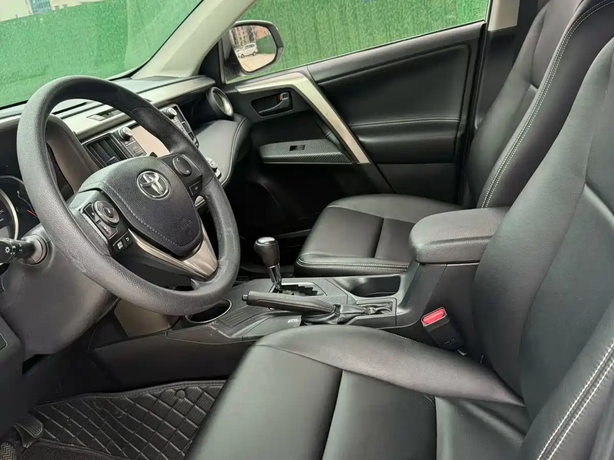 Toyota RAV4 Rongfang 2015 2.0L CVT 2WD Trend Edition фото 4