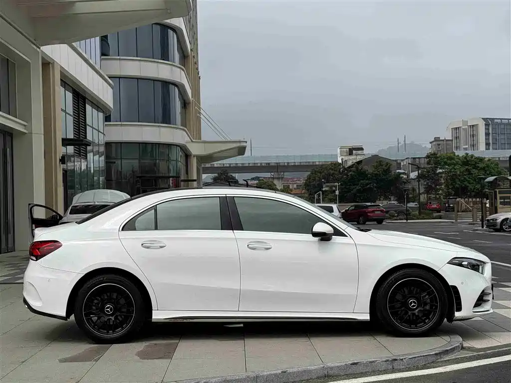Mercedes-Benz A-Class 2020 A 200 L Sport Sedan фото 9