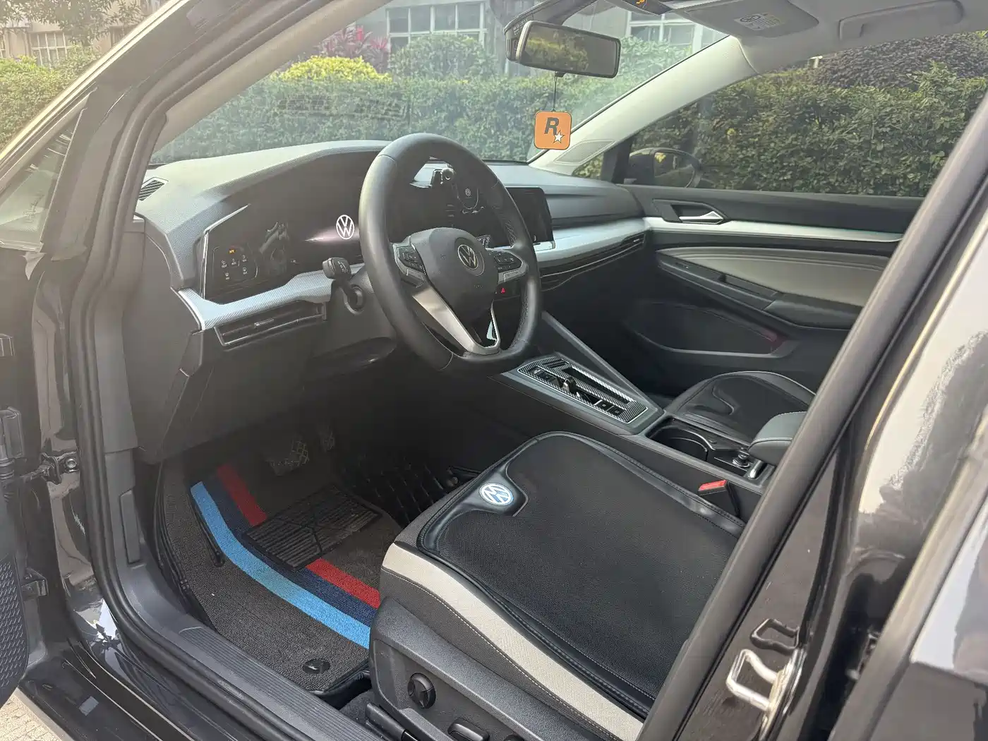 Volkswagen Golf 2021 280TSI DSG 30th Anniversary Edition фото 7