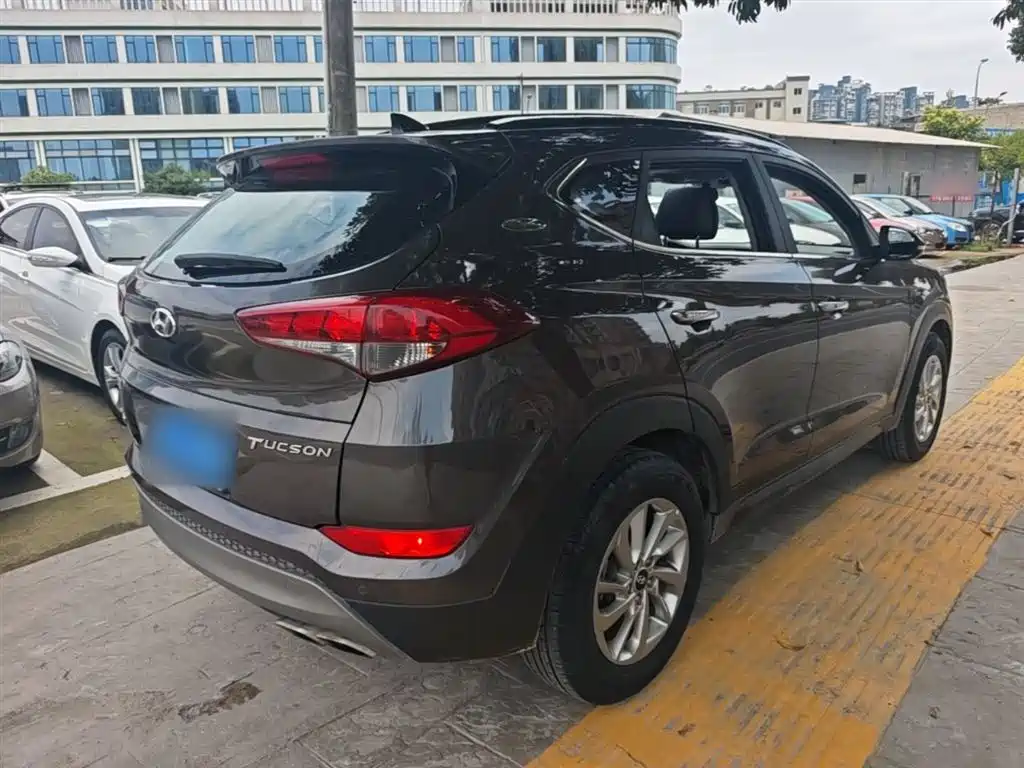 HYUNDAI TUCSON