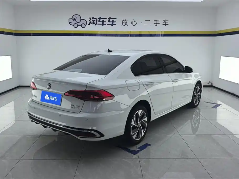 VOLKSWAGEN BORA