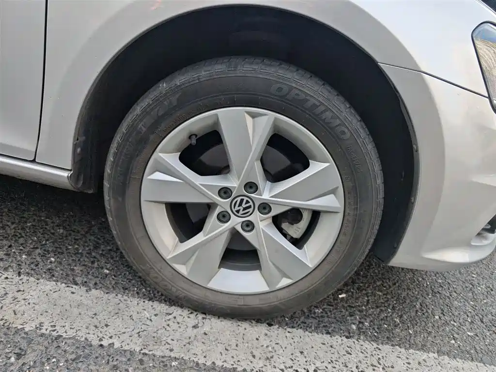 Volkswagen Bora 2014 1.6L Automatic Comfort Edition фото 31