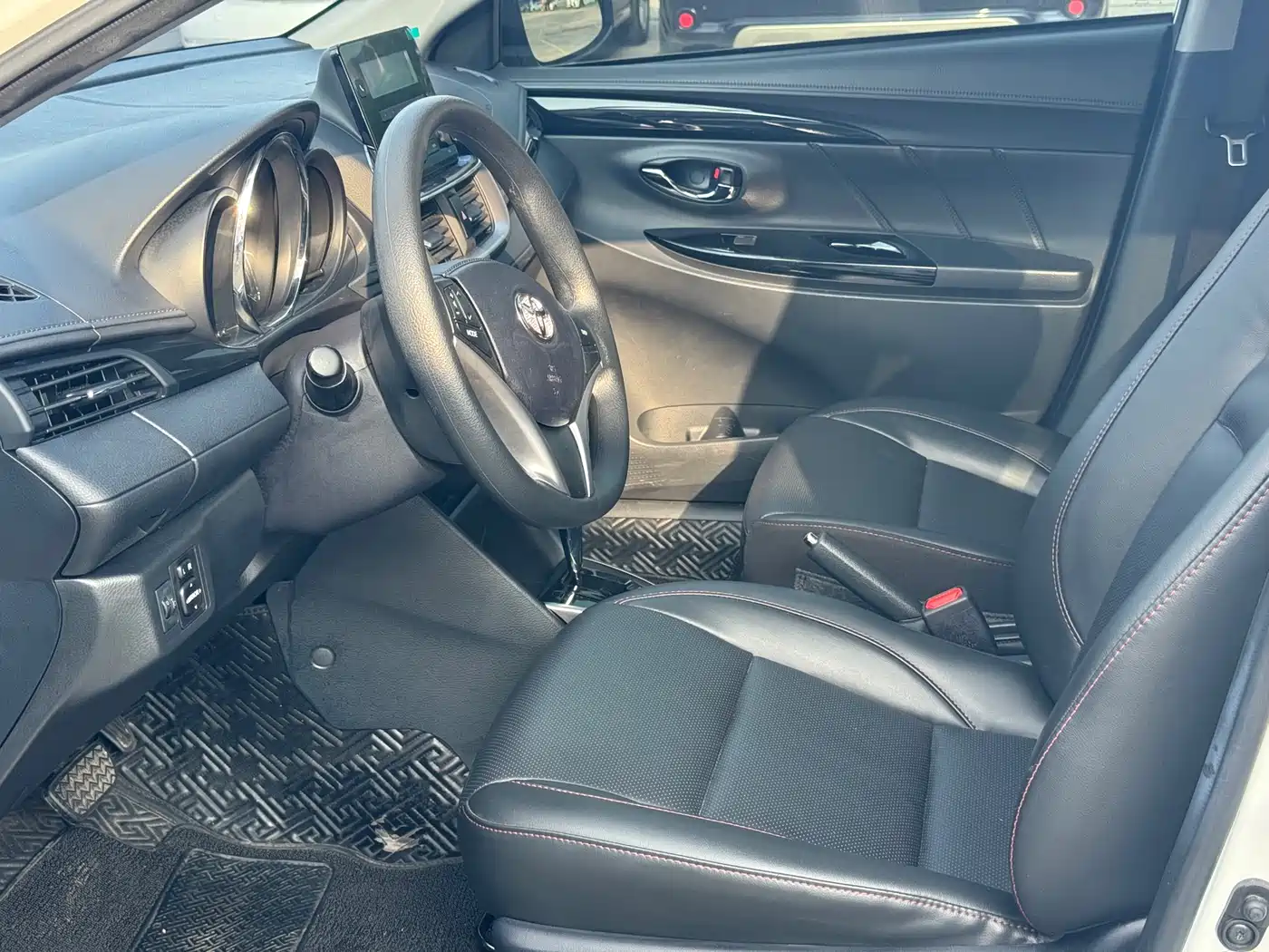 Toyota YARiS L Zhi Xuan 2022 1.5L CVT Luxury PLUS Edition фото 14