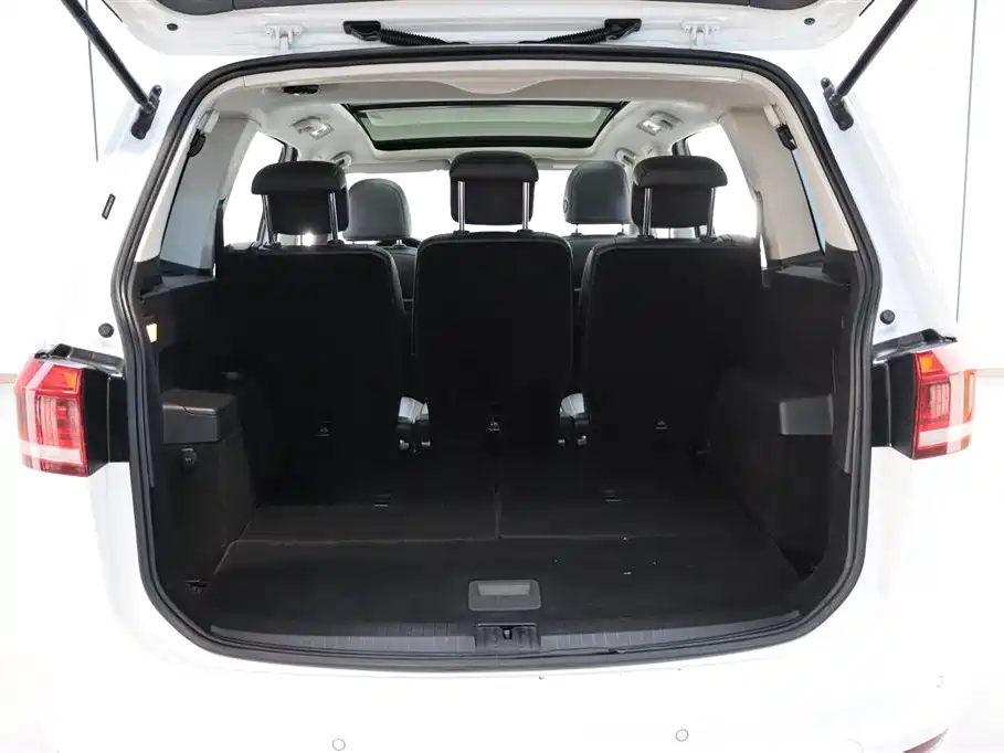 Volkswagen Touran 2018 Touran L 280TSI DSG Comfort 7-seater China V фото 30