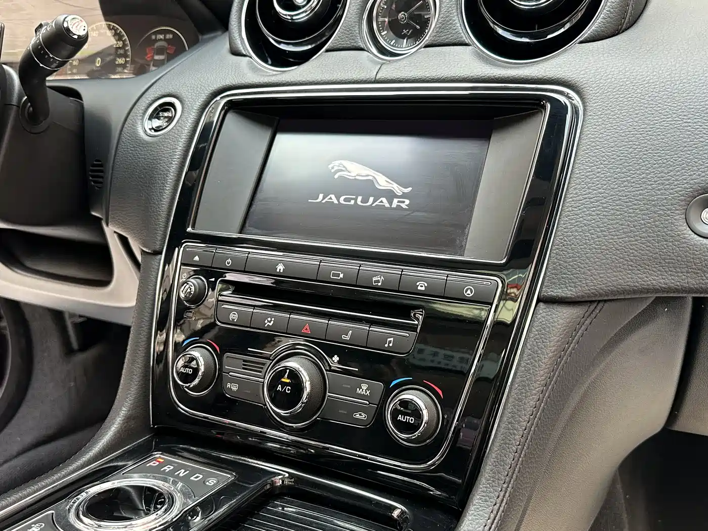 Jaguar XJ 2018 2016 XJL 3.0 SC 2WD Elegance Business Edition