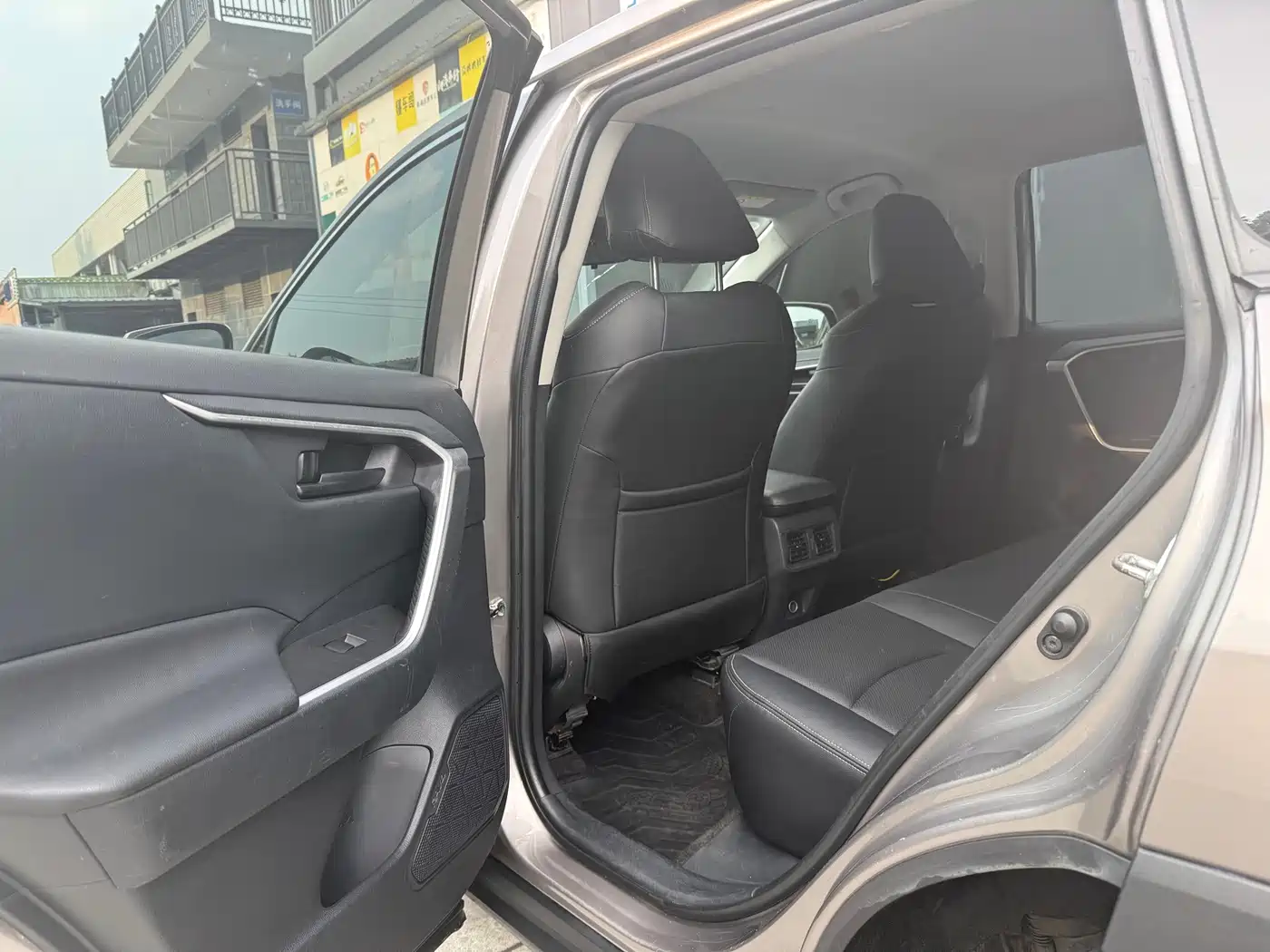 Фото 9 - Toyota RAV4 Rongfang