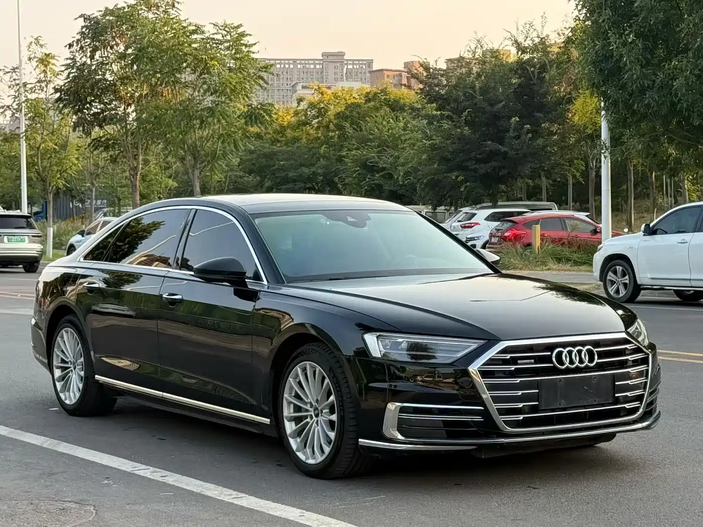 Фото 3 - Audi A8