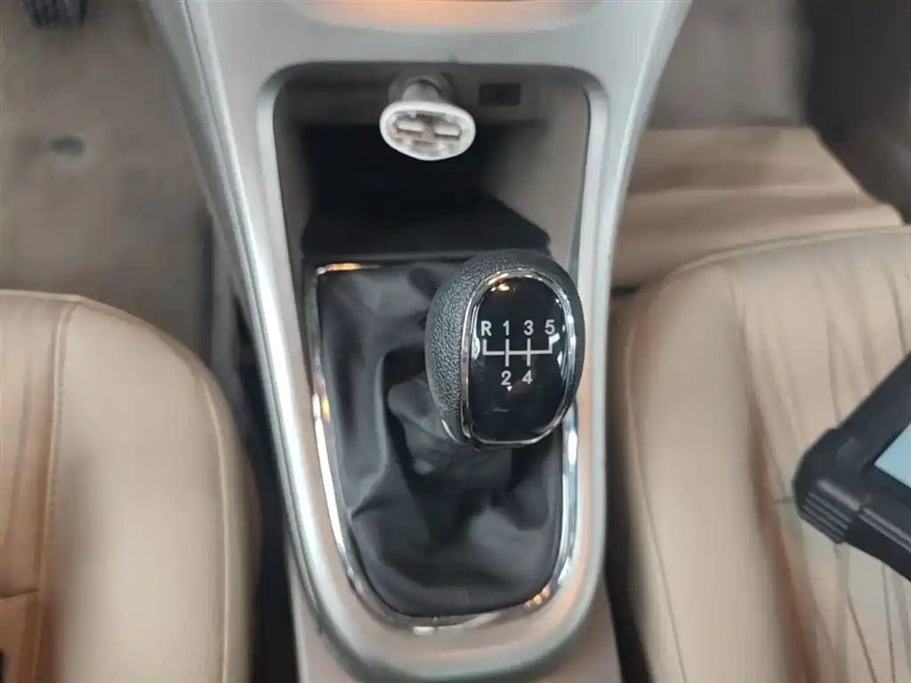 Buick Excelle 2013 Model GT 1.6L Manual Comfort фото 14