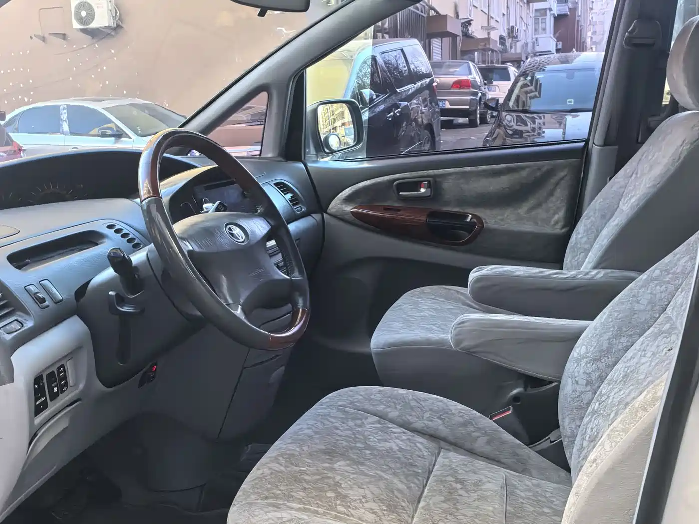 Toyota Previa фото 7