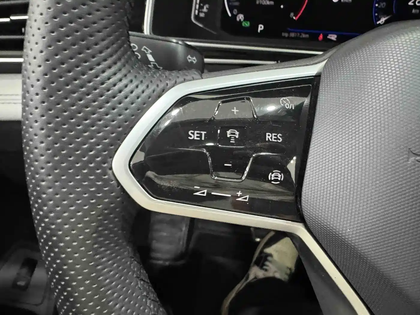 Volkswagen Tiguan L 2022 330TSI Auto 2WD R-Line Premium Edition фото 11
