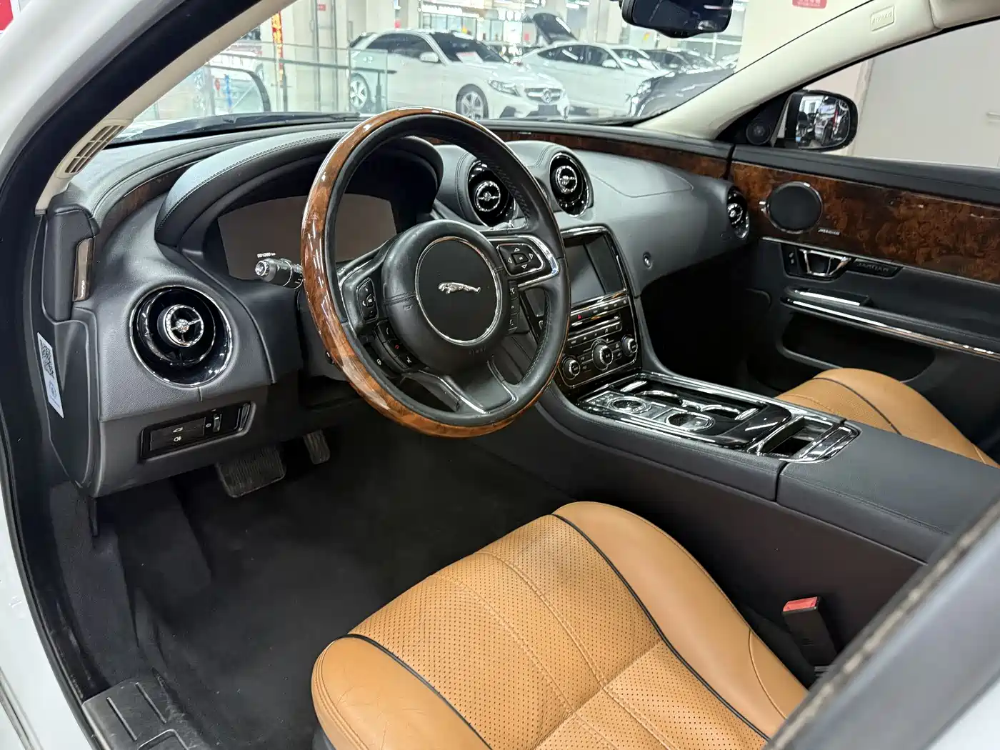 Jaguar XJ 2015 2015 XJL 3.0 SC AWD Panorama Business