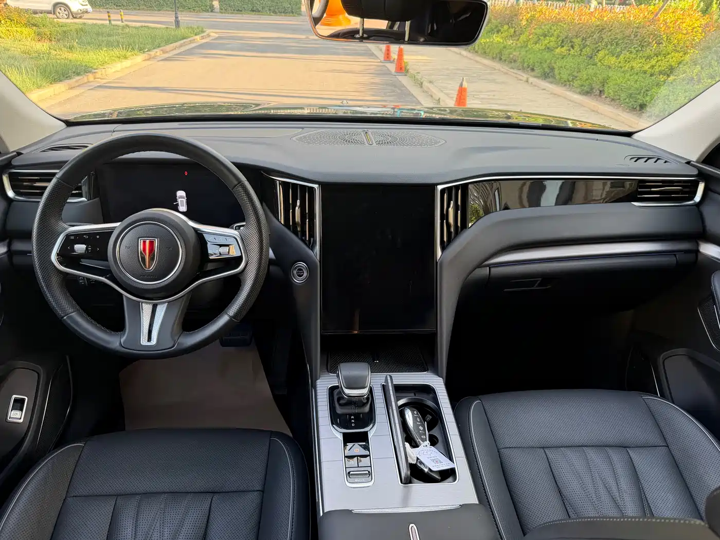 Hongqi HS7 PHEV 2024 2.0T PHEV 4WD Flagship Edition 6-seater фото 6