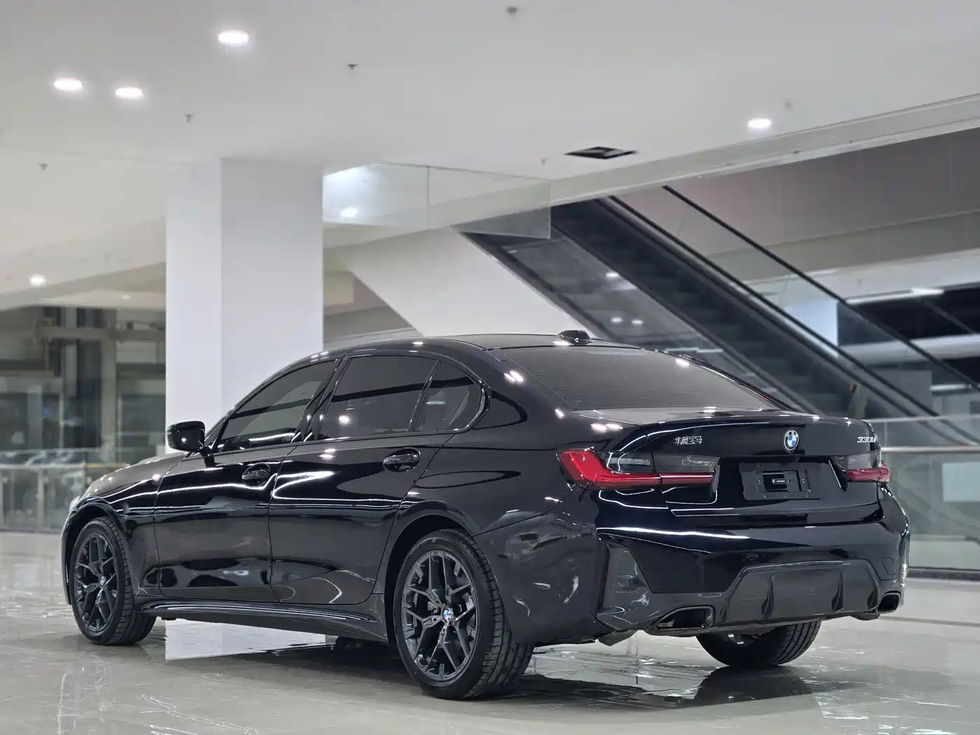 BMW 3 Series 2025 330Li M Sport Night Edition фото 3