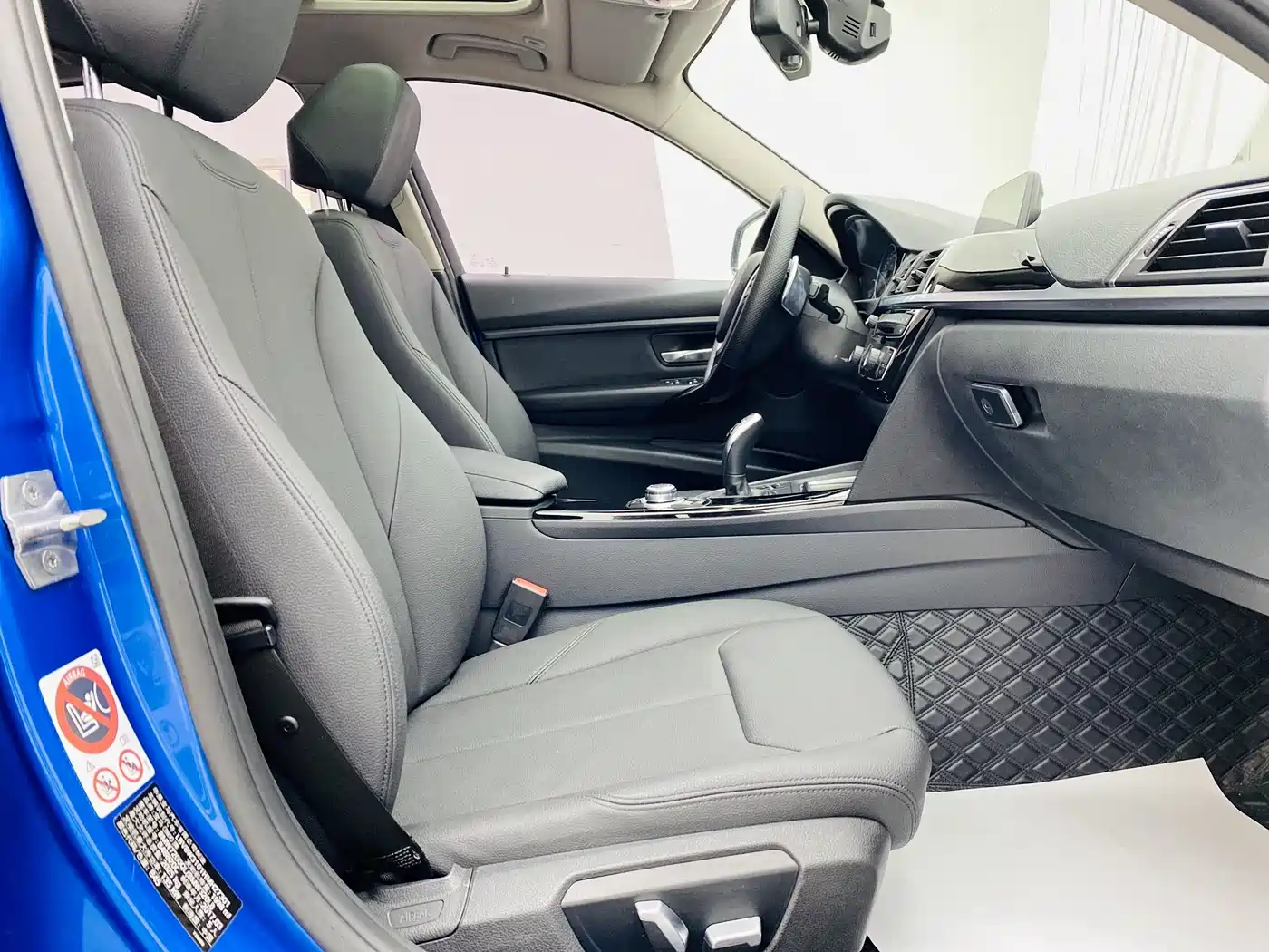 BMW 3 Series 2017 320Li M Sport фото 15