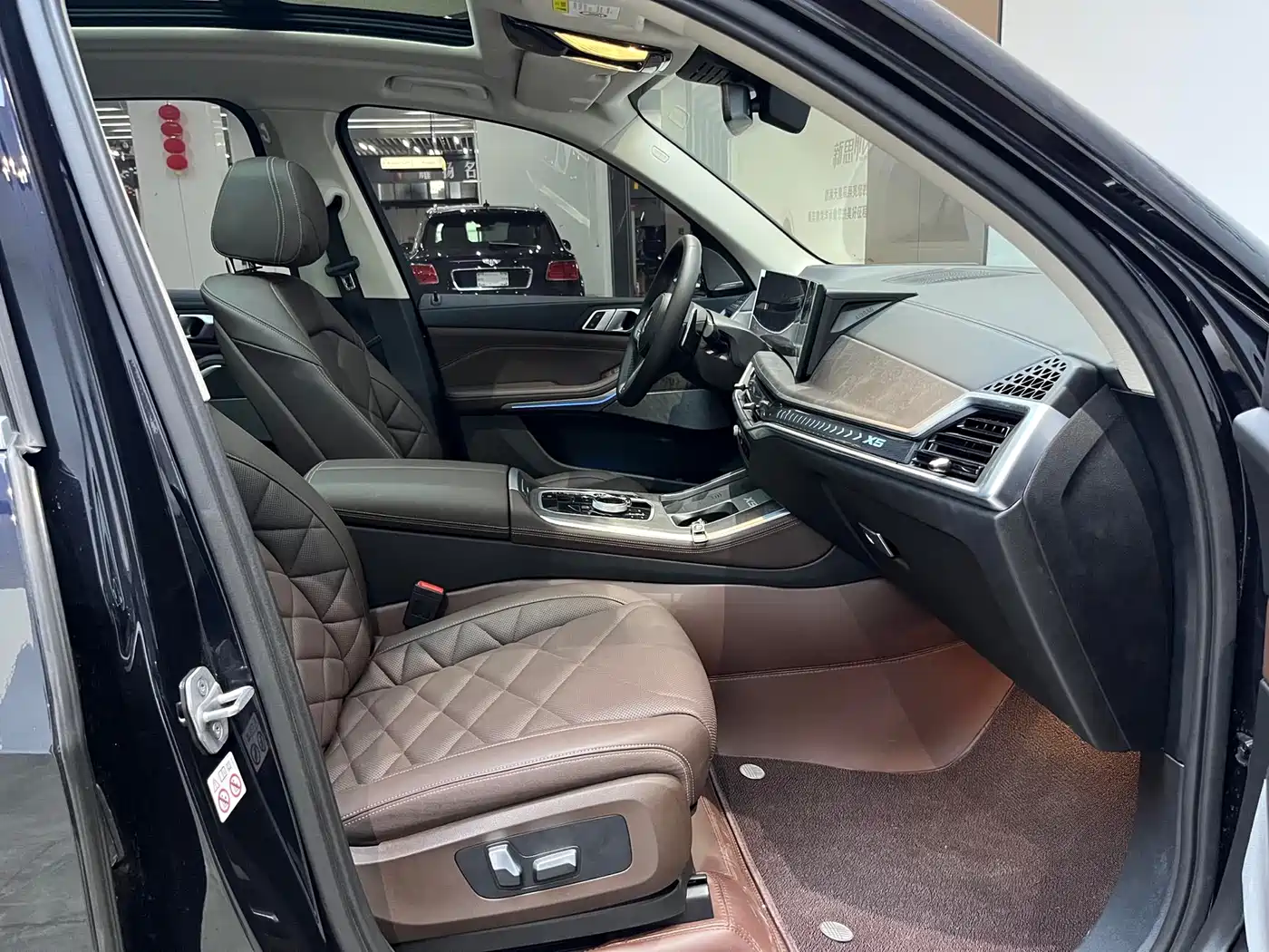 BMW X5 2023 xDrive 30Li Premium M Sport Package фото 12
