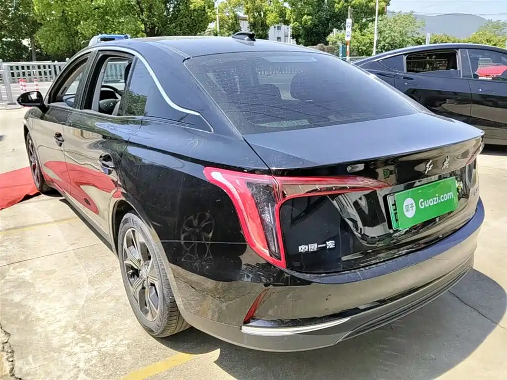 Hongqi E-QM5 2023 Facelift Basic Travel Edition фото 5