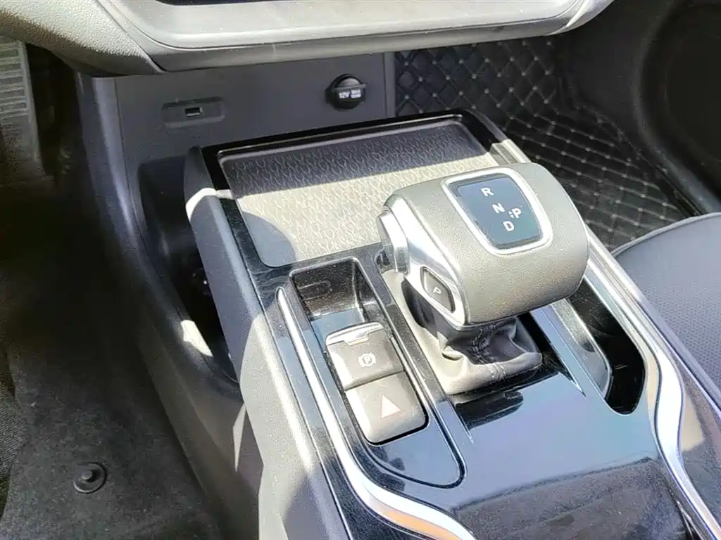 Hongqi E-QM5 2023 Facelift Basic Travel Edition фото 14