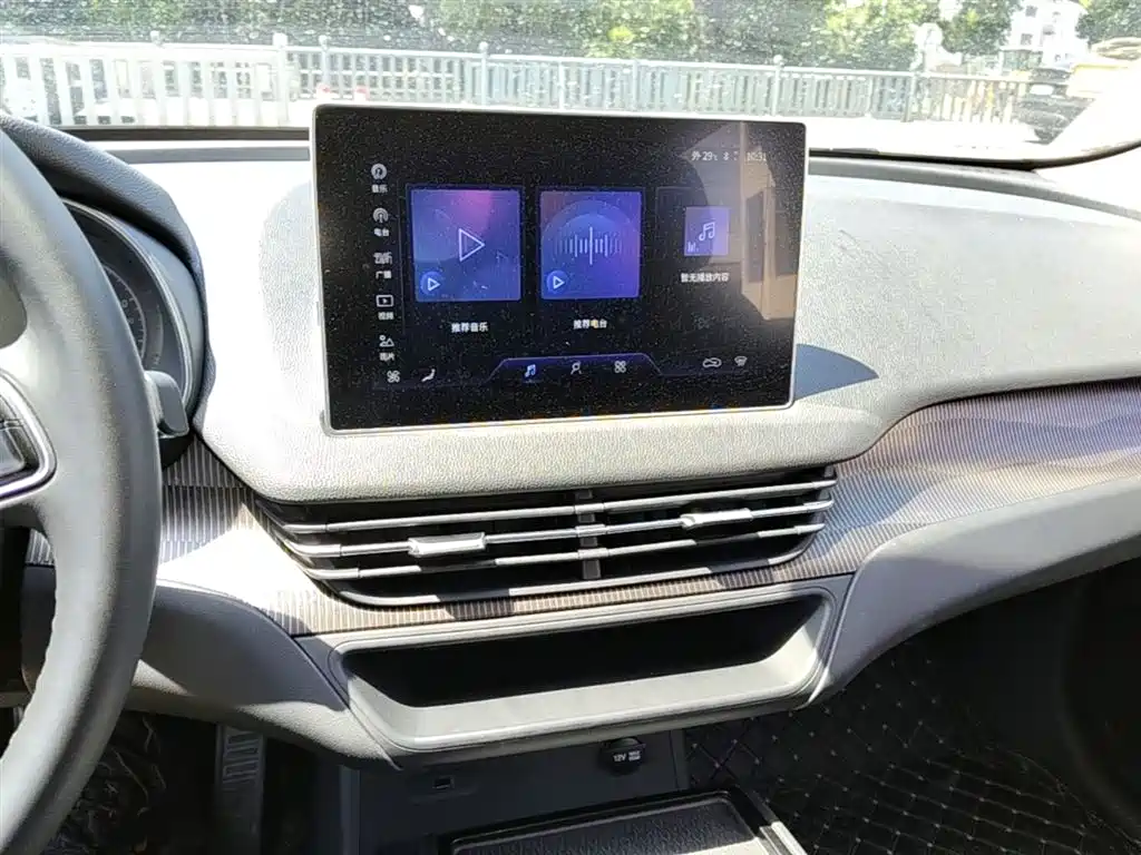 Hongqi E-QM5 2023 Facelift Basic Travel Edition фото 13
