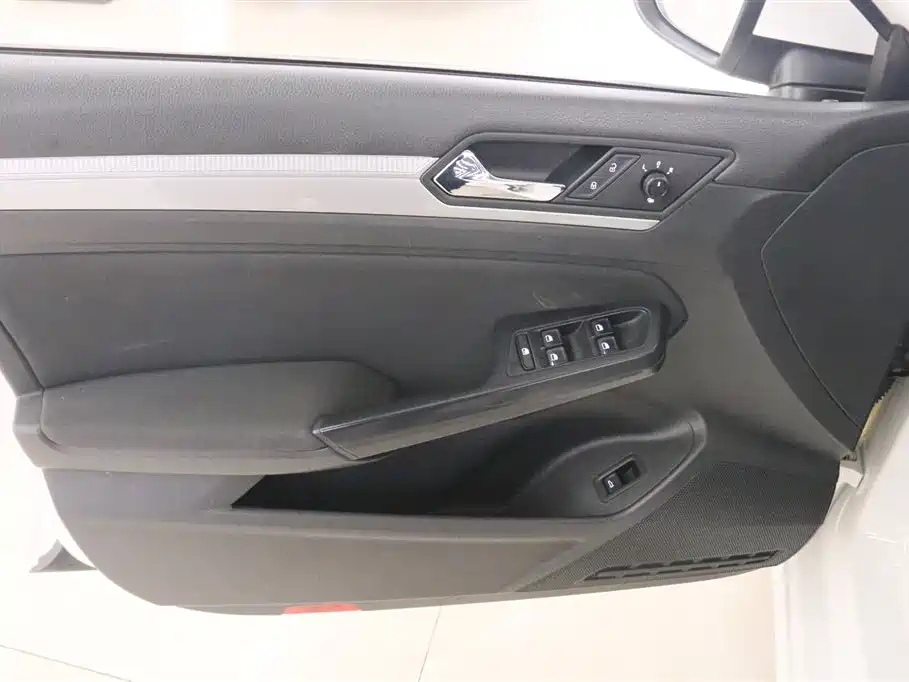 Volkswagen Lamando 2017 230TSI DSG Trend Edition фото 9