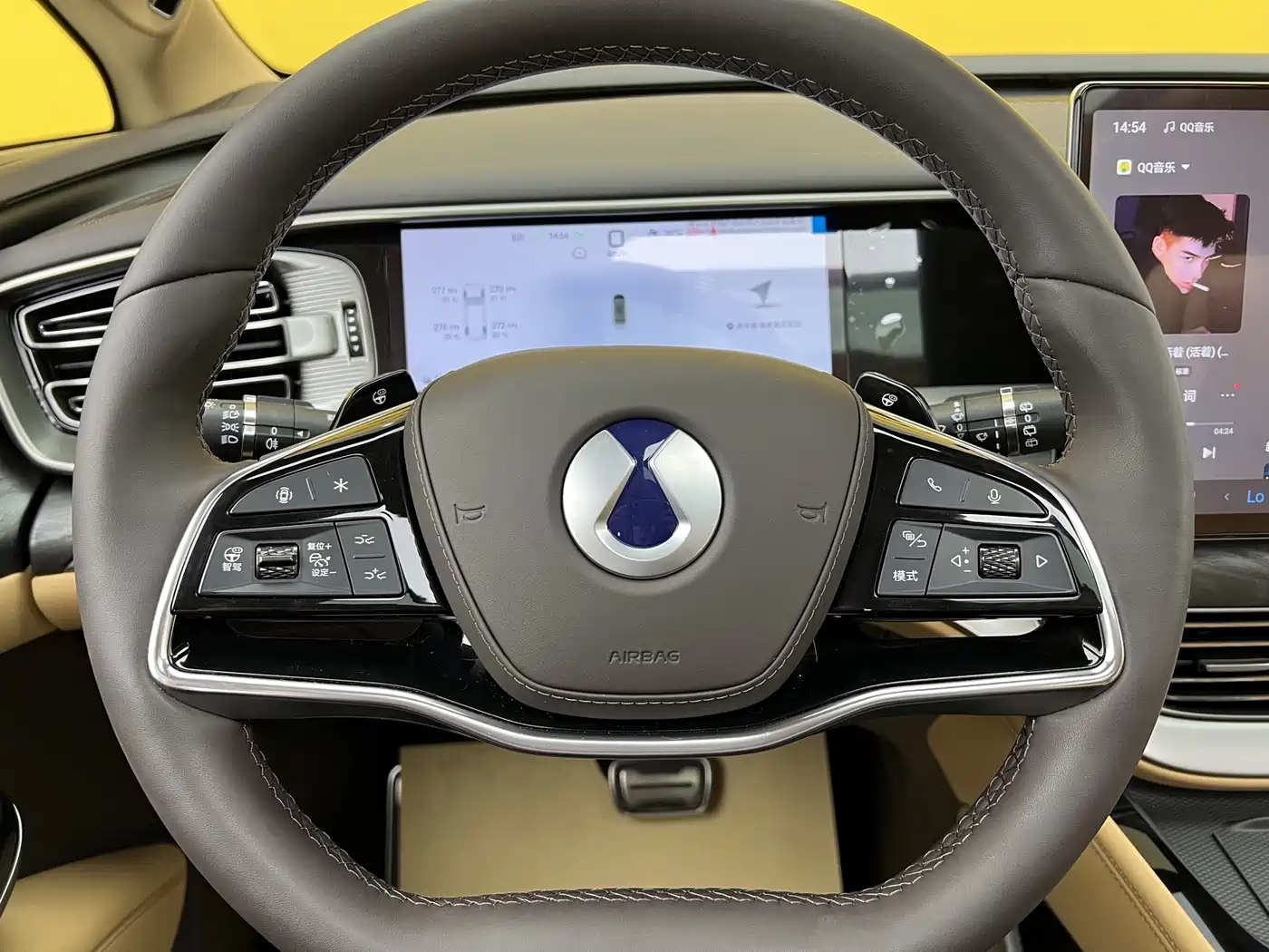 Denza D9 2026 2025 DM-i Smart Drive Edition 1020 AWD Luxury