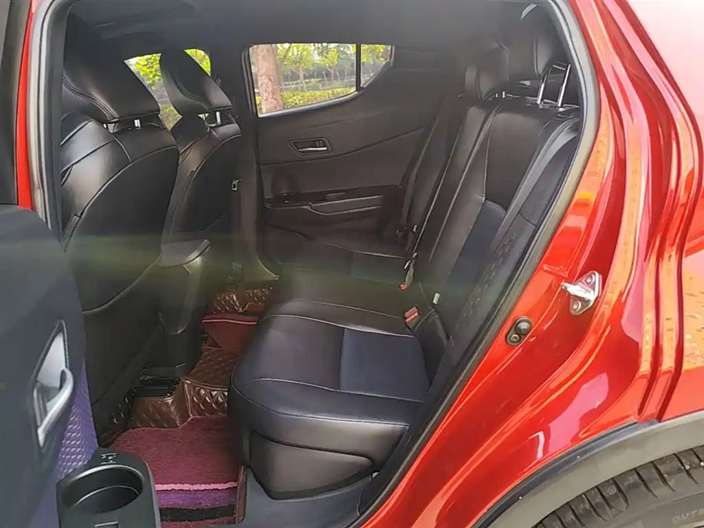 Toyota C-HR 2020 Model 2.0L Leading фото 17