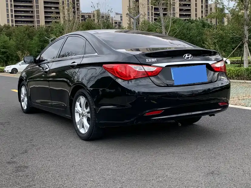 Hyundai Sonata 2011 2.0L Auto Premium Edition фото 5