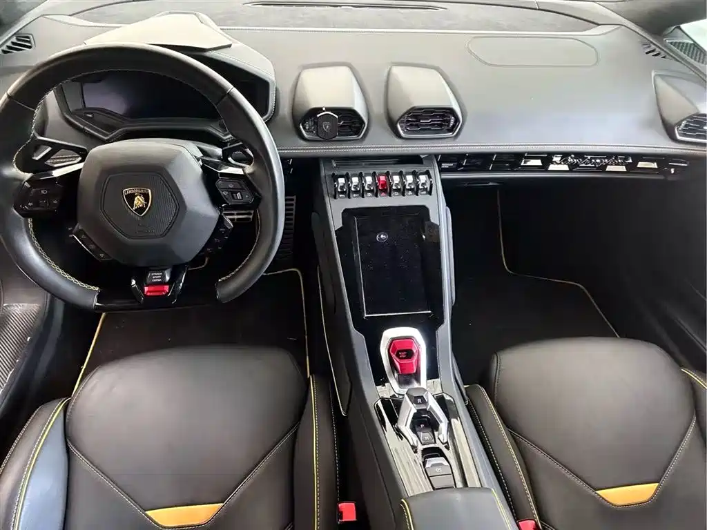 LAMBORGHINI HURACÁN