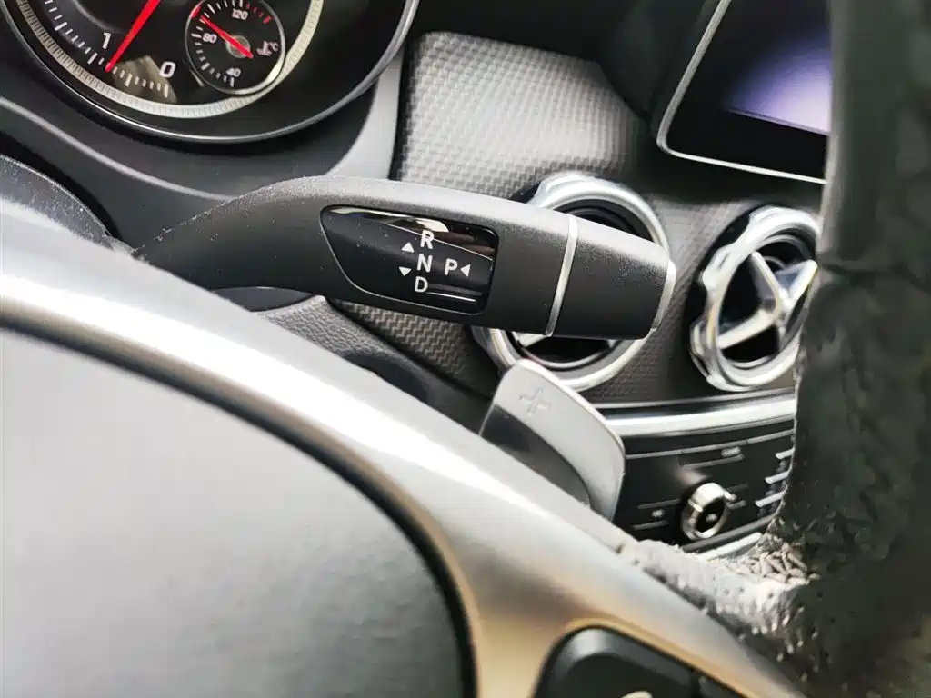 Mercedes-Benz GLA 2018 GLA 200 Dynamic фото 11