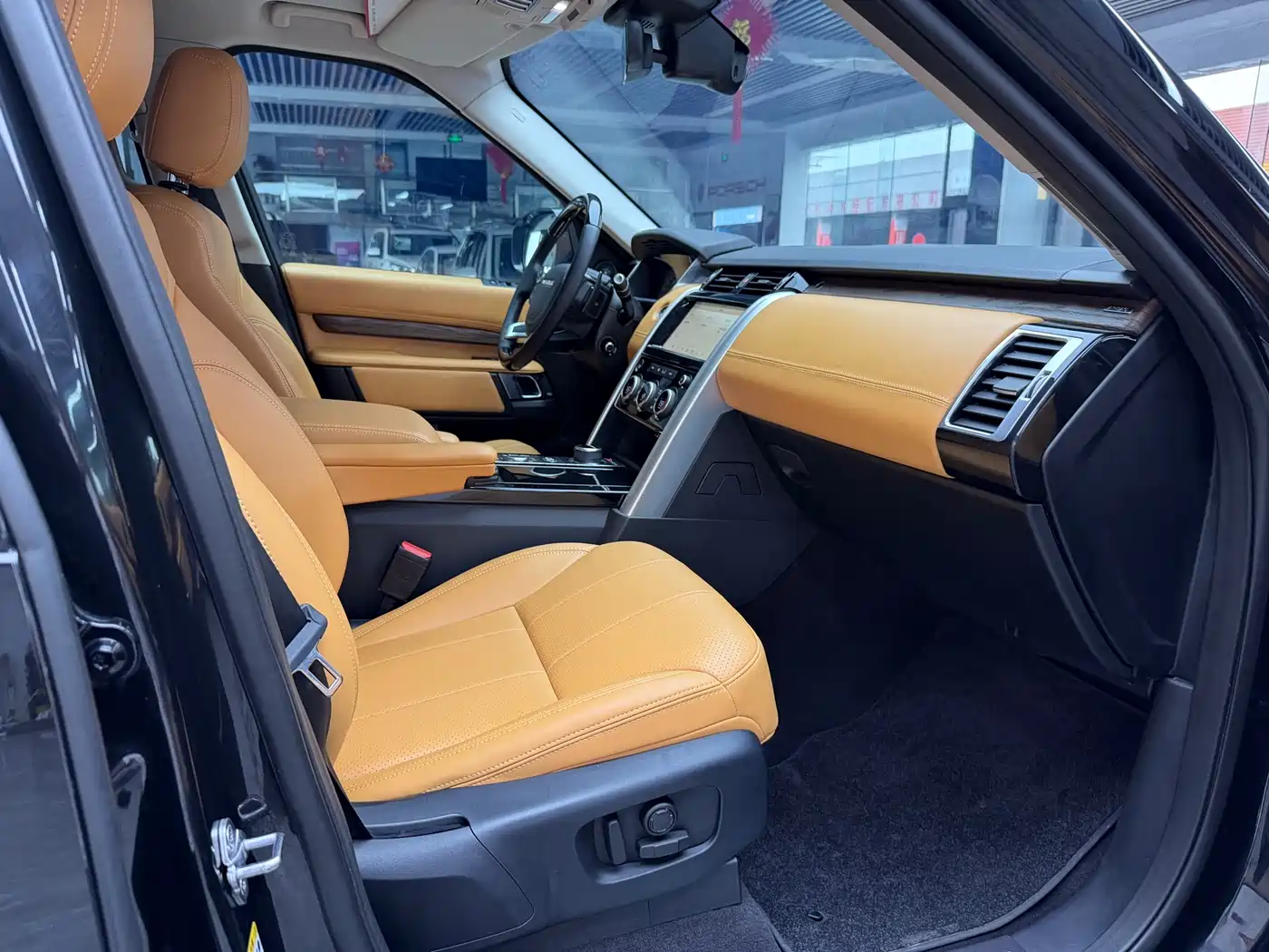 Land Rover Discovery 2017 3.0 SC V6 HSE фото 28