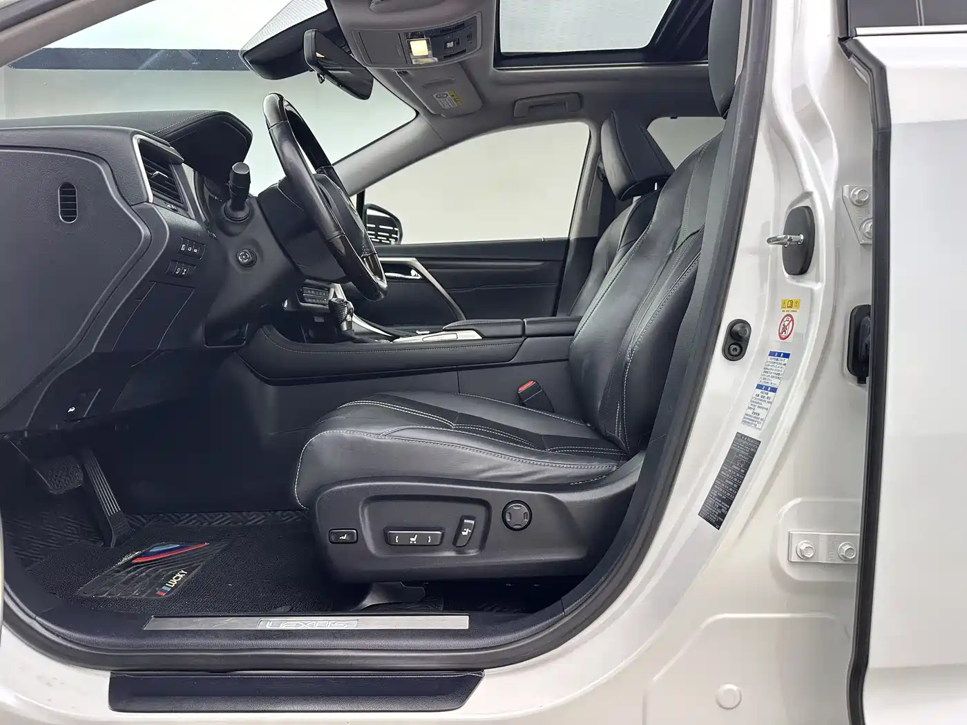 Фото 6 - Lexus RX