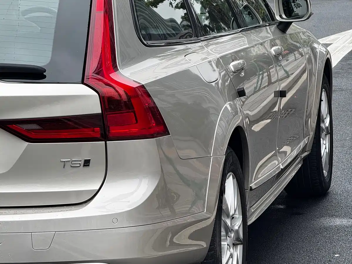 Фото 20 - Volvo V90