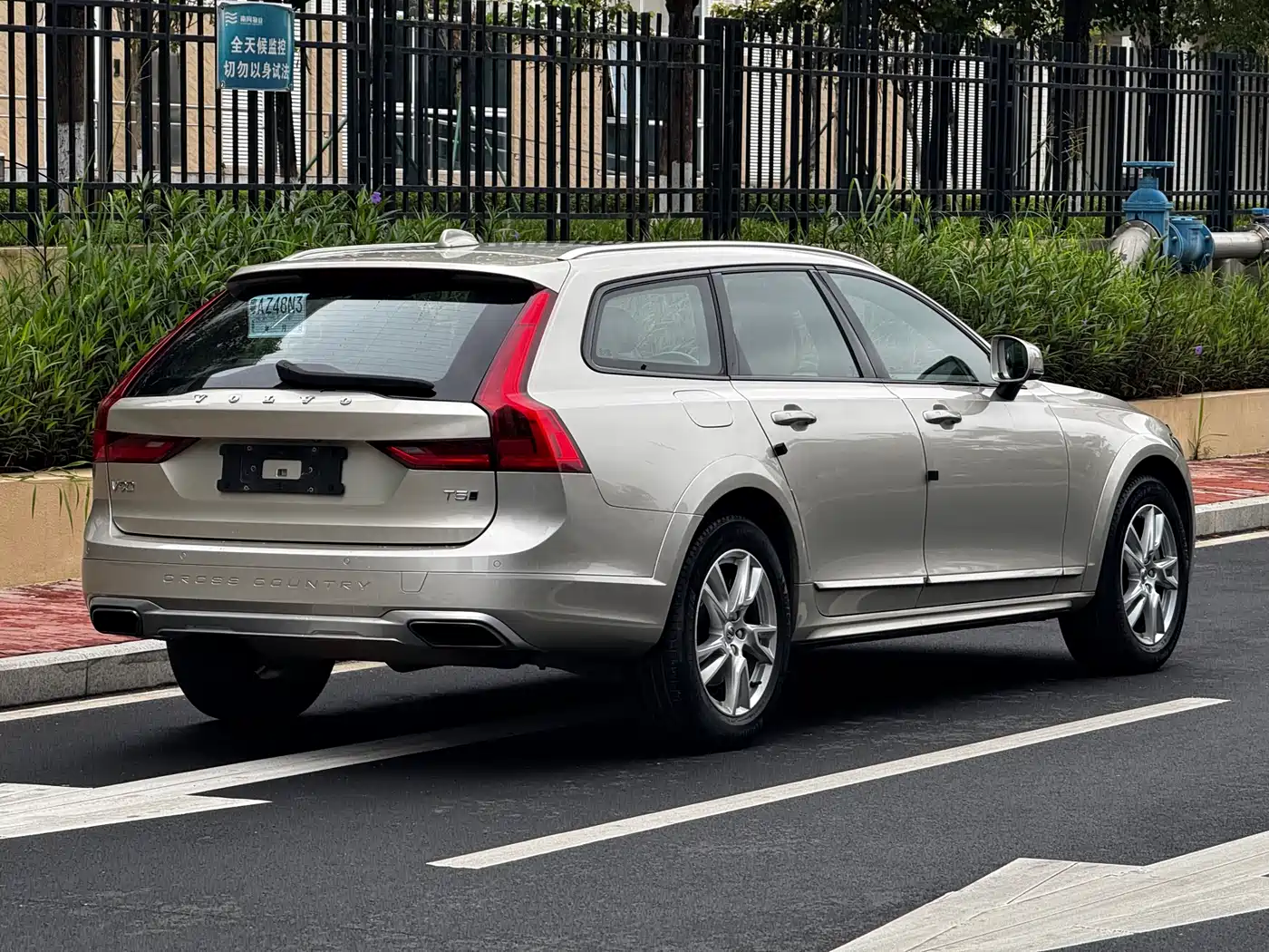 Фото 24 - Volvo V90