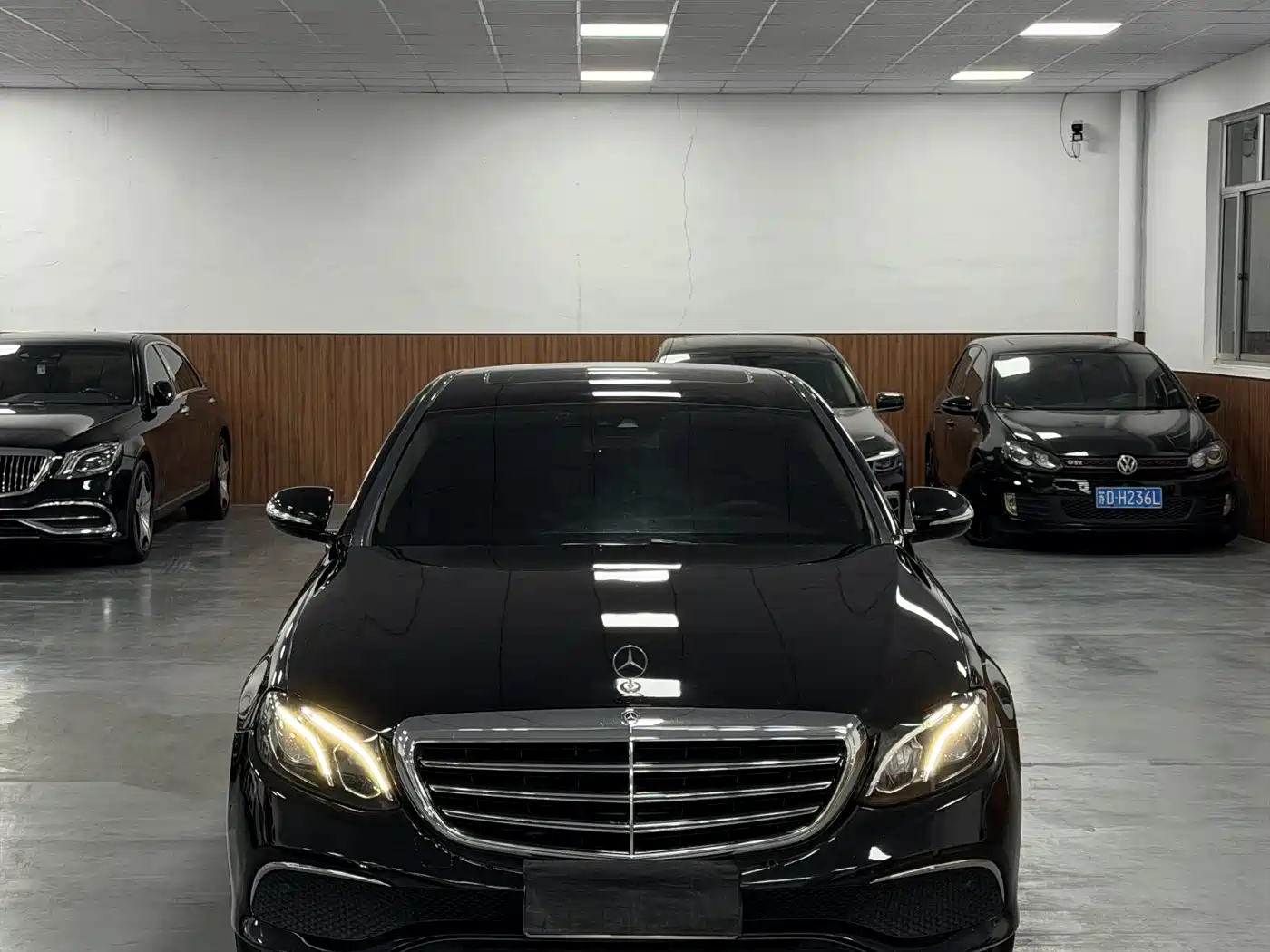 Mercedes-Benz E-Class 2016 E 200 L фото 2