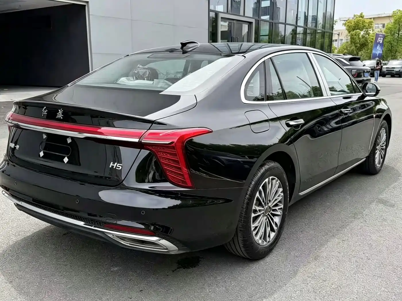 Hongqi H5 2025 2.0T Automatic Qixiang 500,000 Units Commemorative Edition фото 11