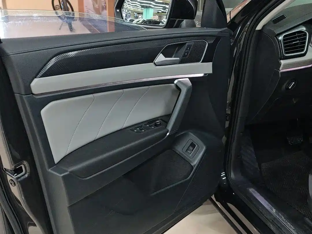 Volkswagen Tayron 2023 330TSI 2WD Luxury Plus Advanced Edition фото 8
