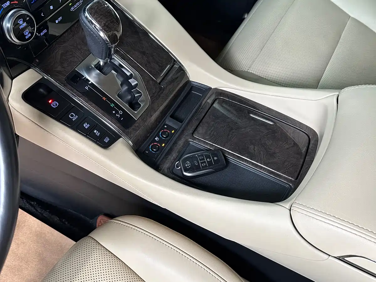 Toyota Alphard 2020 Hybrid 2.5L Premium Edition фото 10