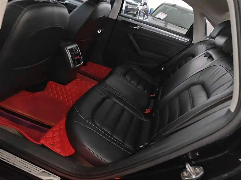 Volkswagen Passat 2017 330TSI DSG Prestige фото 14