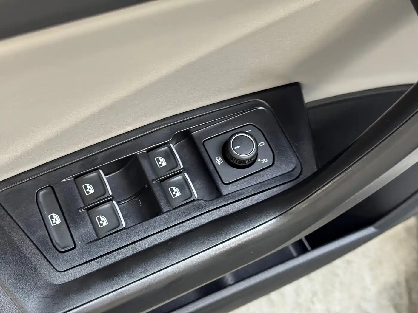 Volkswagen T-ROC 2023 280TSI DSG 2WD Time Edition фото 11