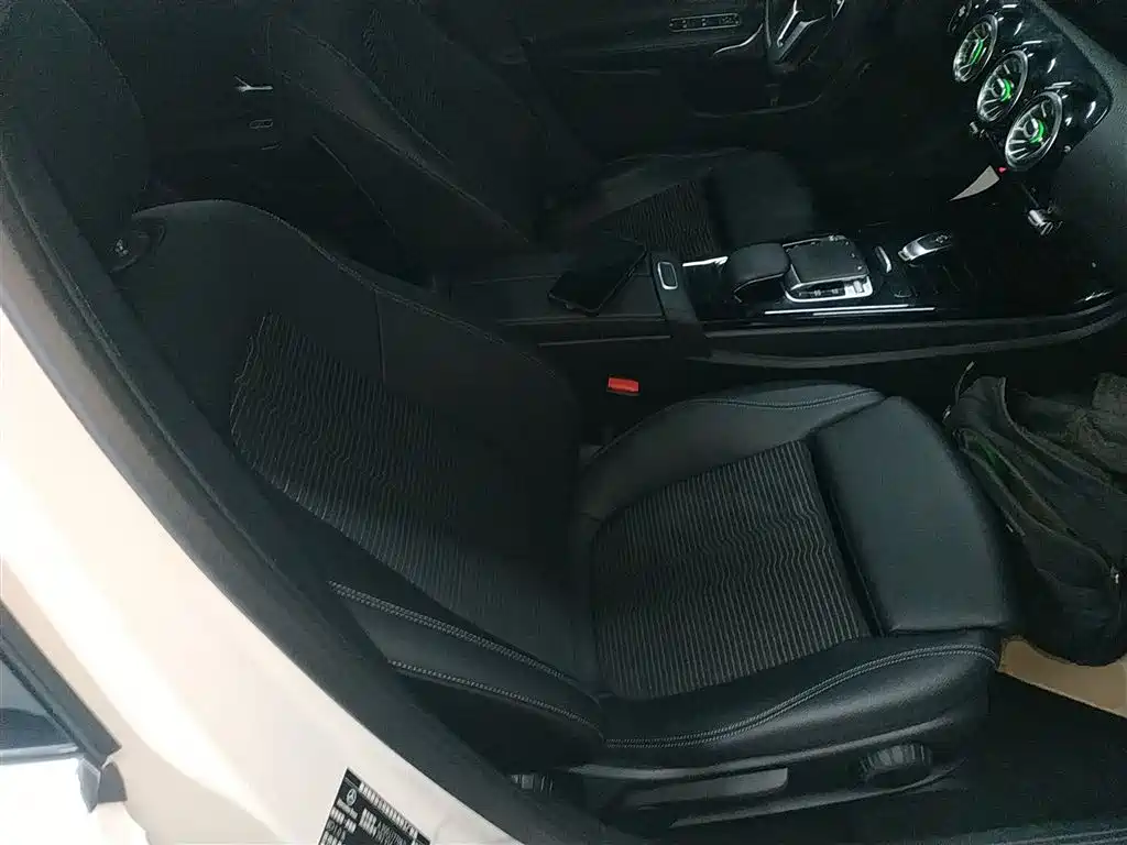 Mercedes-Benz A-Class (Import) 2019 A 200 Dynamic Version фото 16