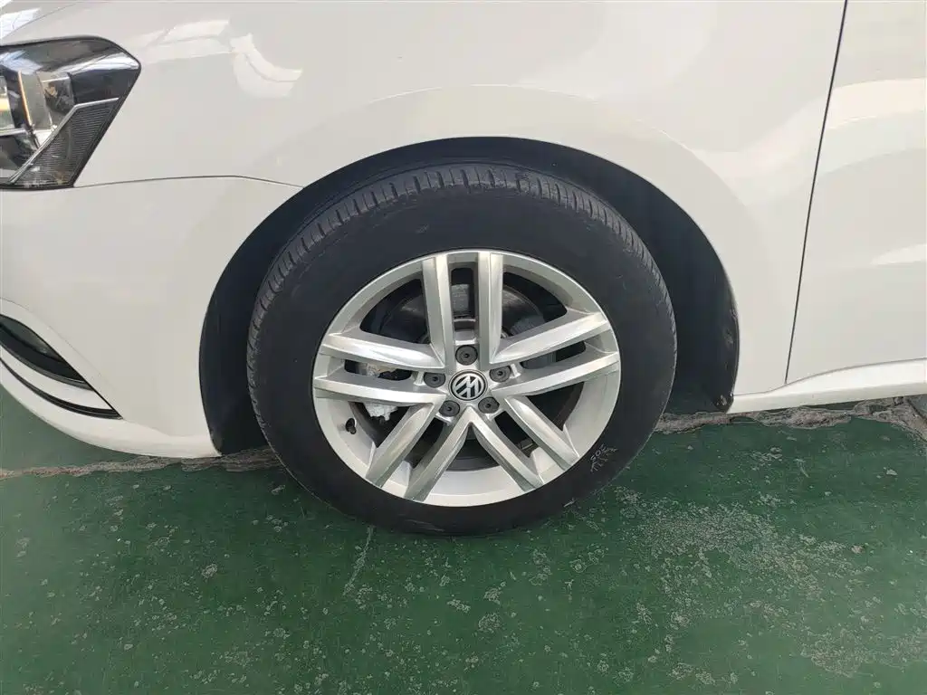 Volkswagen Lavida Tour 2017 180TSI DSG Comfort Edition фото 23