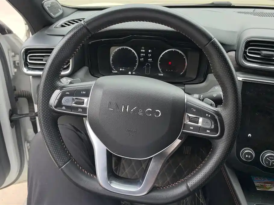 Lynk & Co 03 2019 2.0TD Auto Power Pro Version фото 15