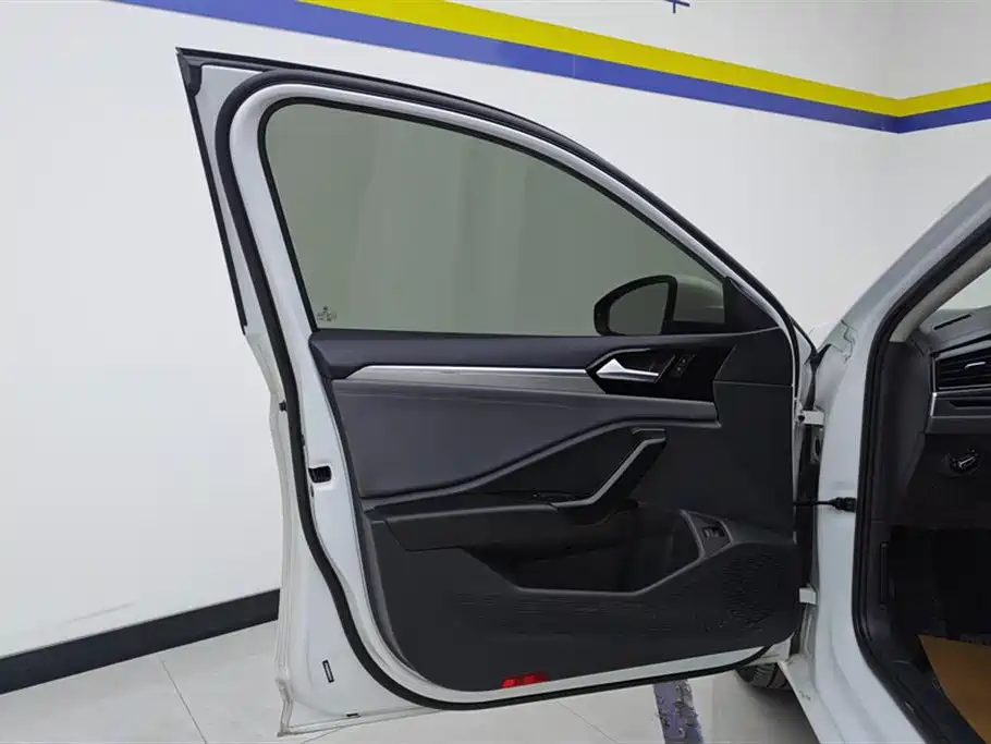 Volkswagen Sagitar 2021 280TSI DSG Surpassing Edition фото 7