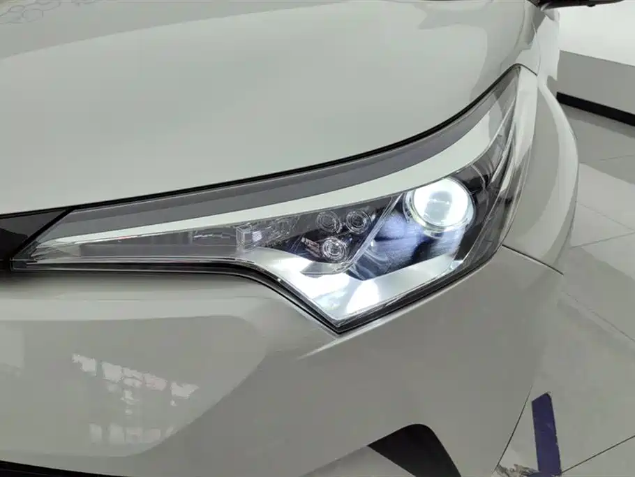 Toyota C-HR 2018 2.0L Leading Sunroof Edition China VI фото 5