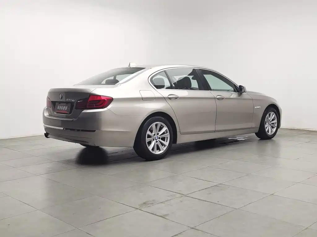 صورة 2 - BMW 5 Series