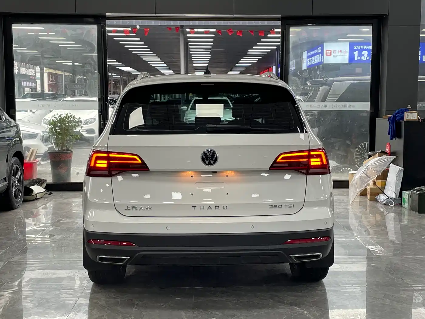 Volkswagen Tharu 2022 280TSI FWD Luxury Edition фото 16