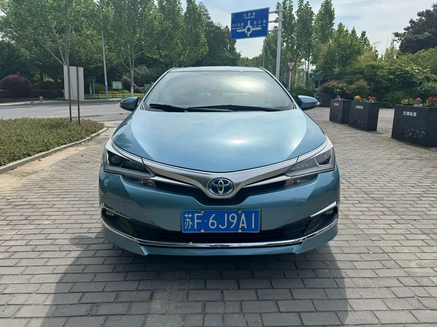 Toyota Corolla 2017 Facelift Hybrid 1.8L E-CVT Elite Edition фото 2