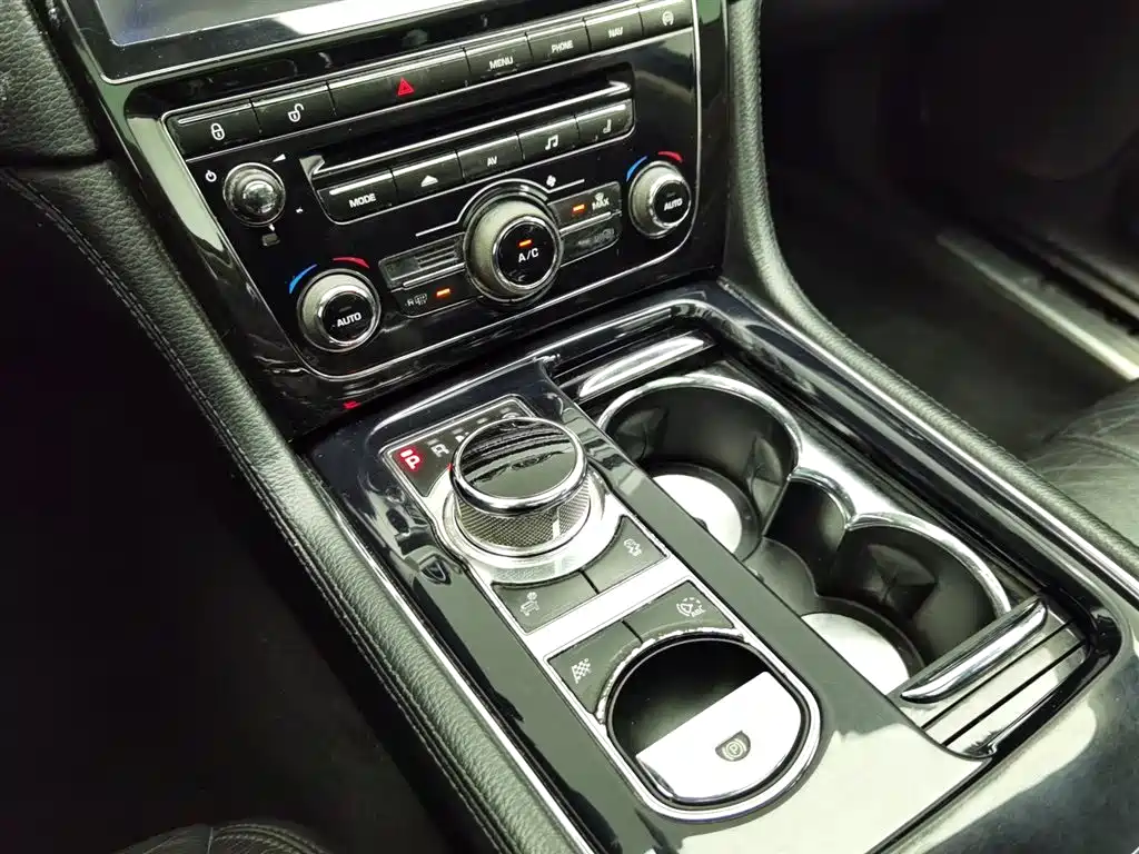 Jaguar XJ 2014 XJL 2.0T 2WD Elegant Business Edition фото 13