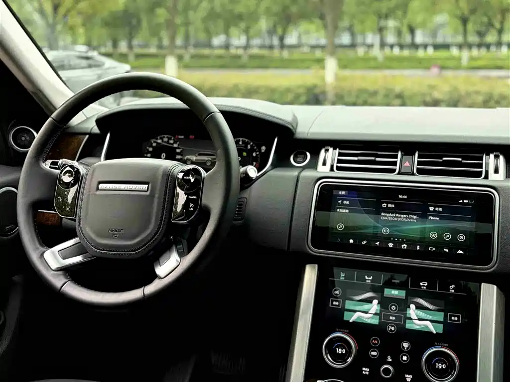 Land Rover Range Rover 2021 3.0 L6 Golden Age Edition фото 12